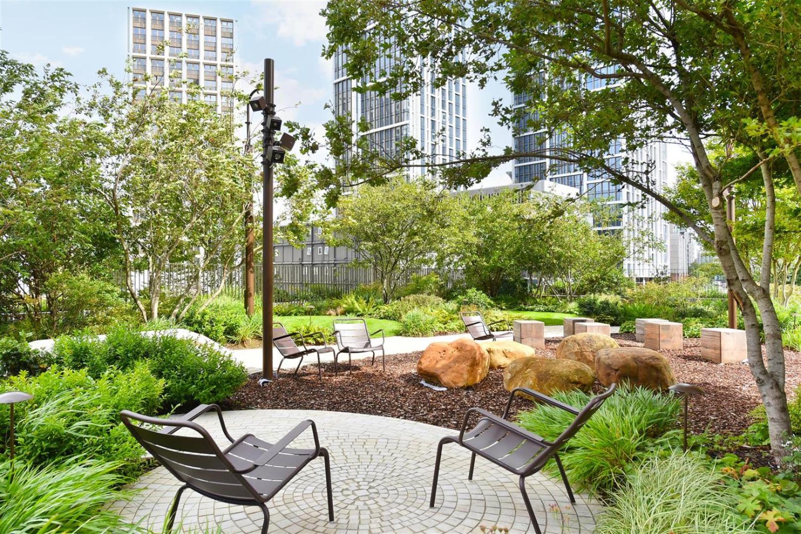 Luxury London Stays - City Views - Battersea Power Station & 1GB wifi