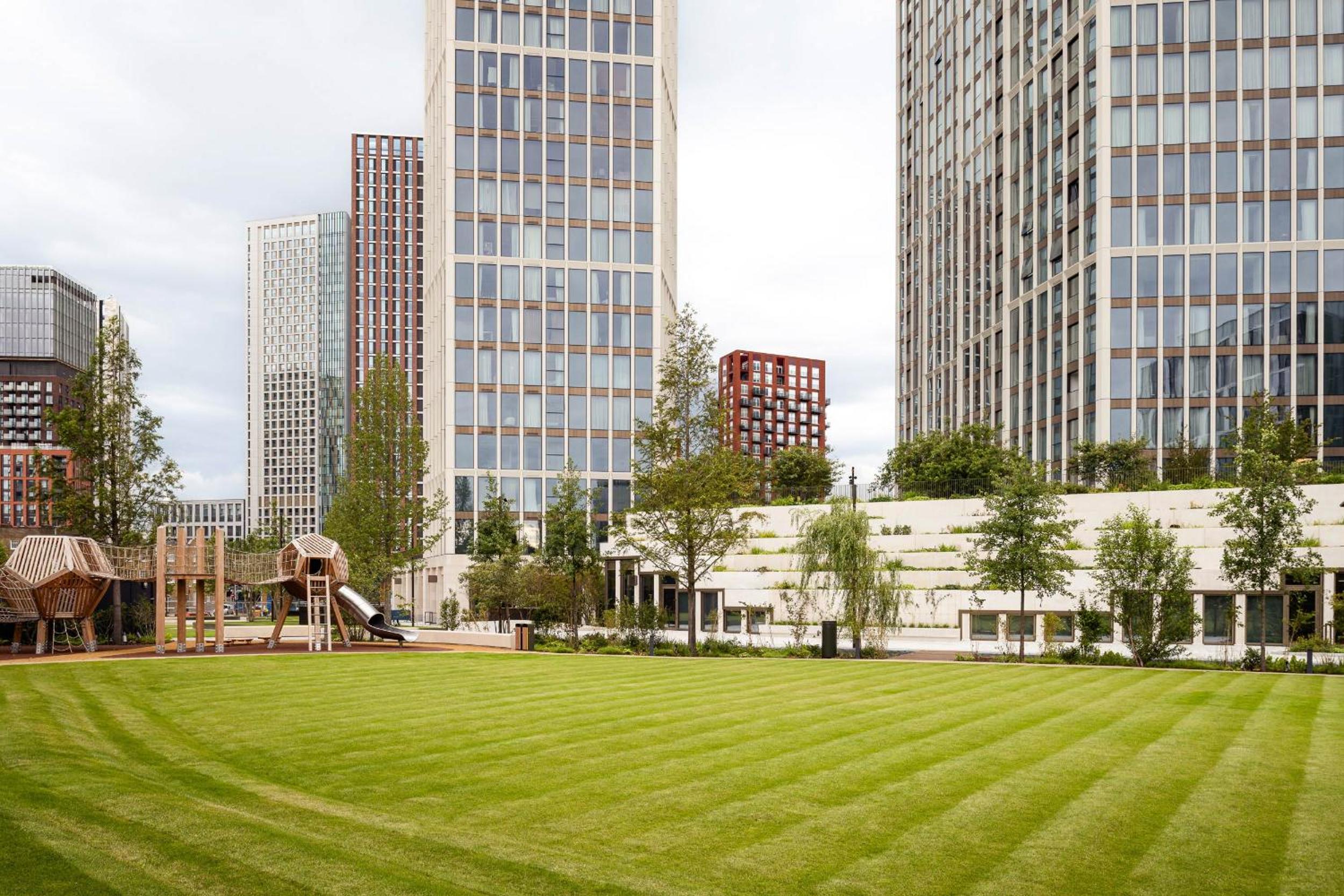 Luxury London Stays - City Views - Battersea Power Station & 1GB wifi