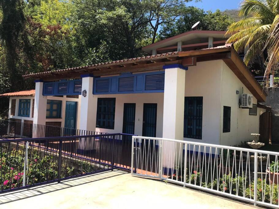Villa La Giralda - Lakefront - Pool - View - Relaxation Haven view 5