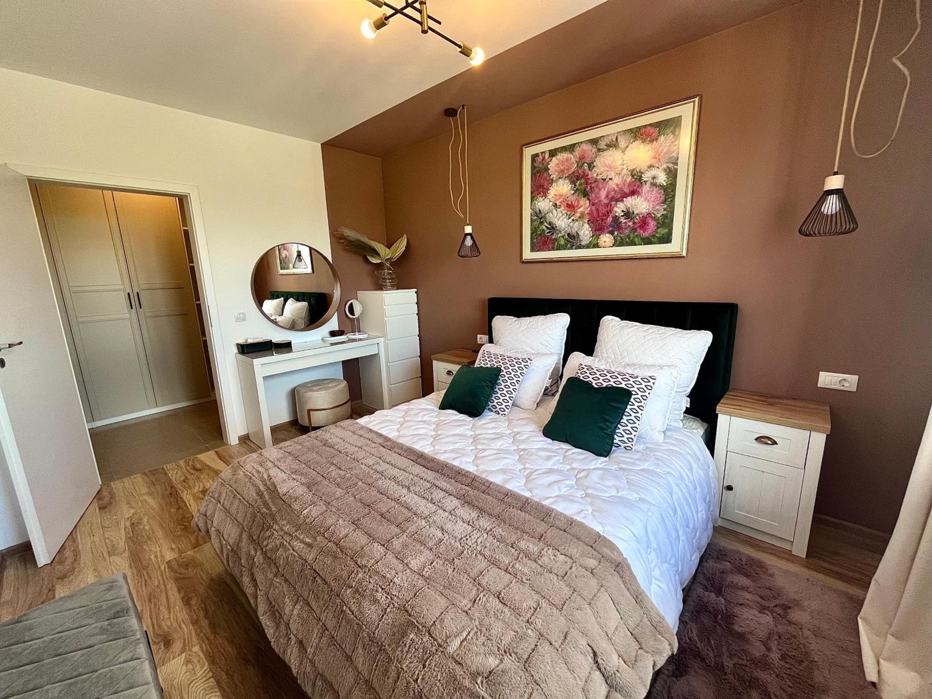 FLH Best View Elegance - Balcony, Free Parking, Bathtub & AC near Coresi Mall view 4
