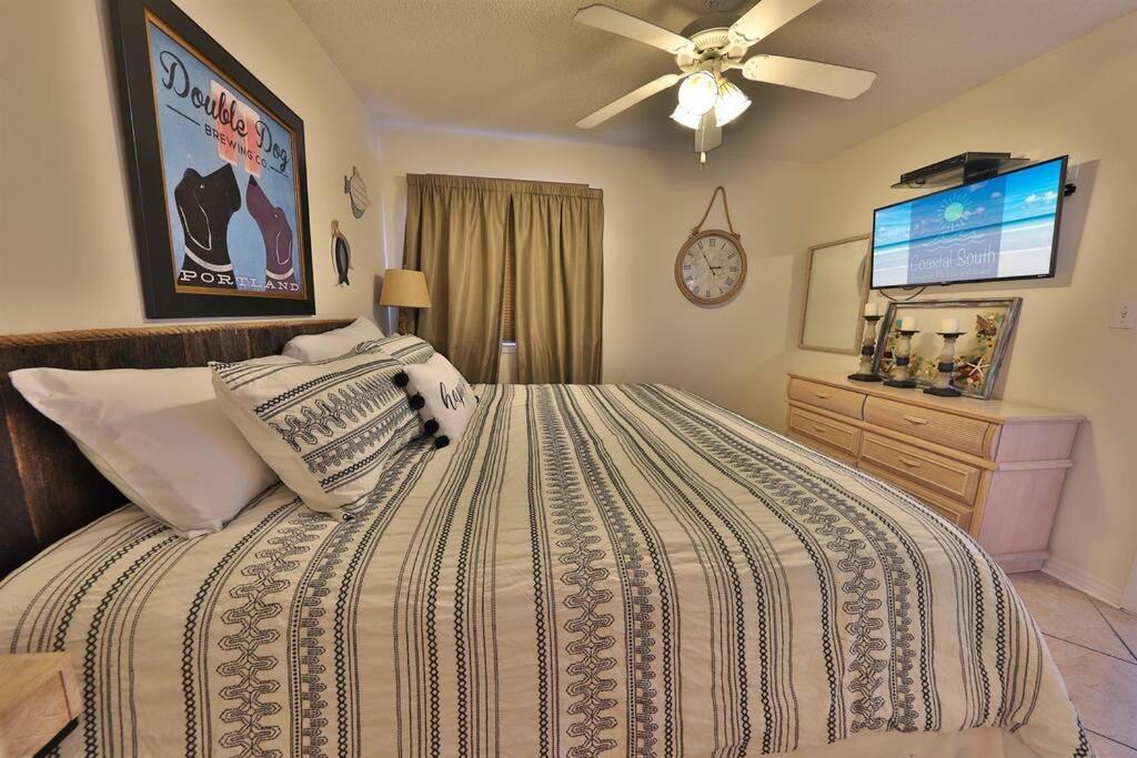 2 Bedroom at Las Palmas in Gulf Shores with 2 Pools, Picnic and Grilling Area, Parking for 2 Vehicles, and Beach Access a Short Walk view 5