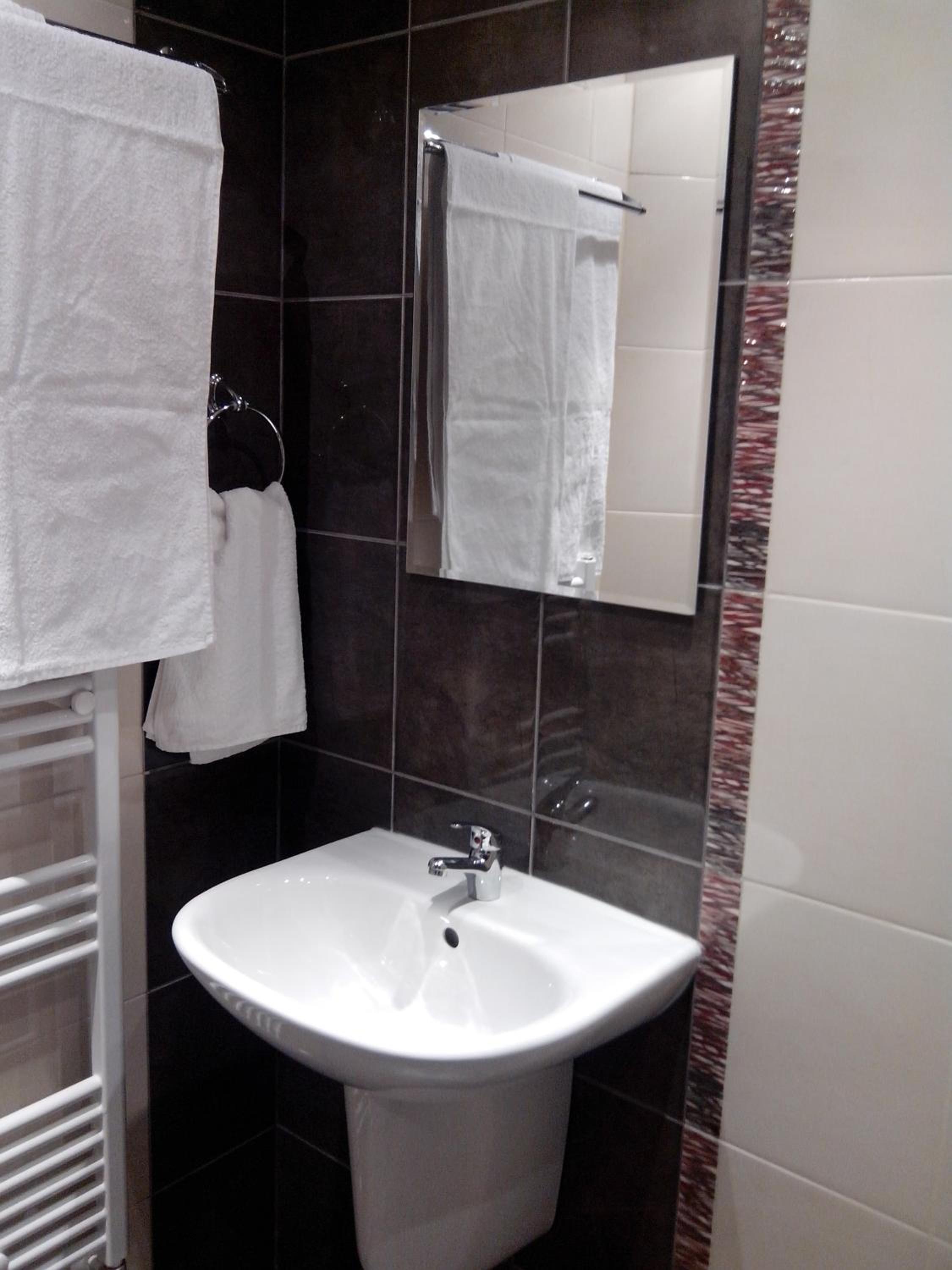 Advel Guest House