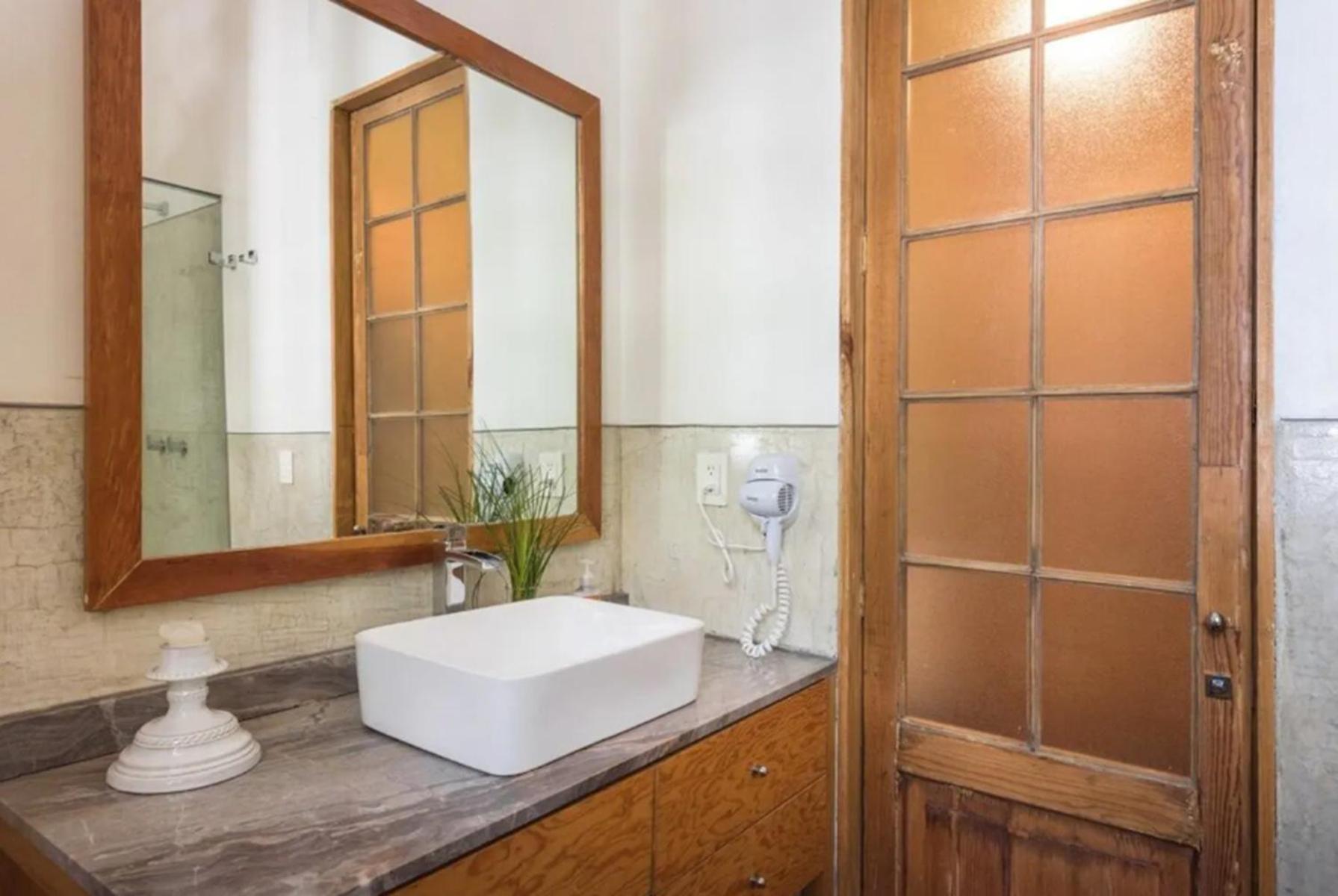 1BR condo with tube perfect location photo 5