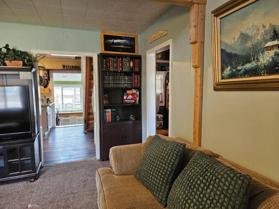 The Goulding Cottage PLUS LOFT view 5