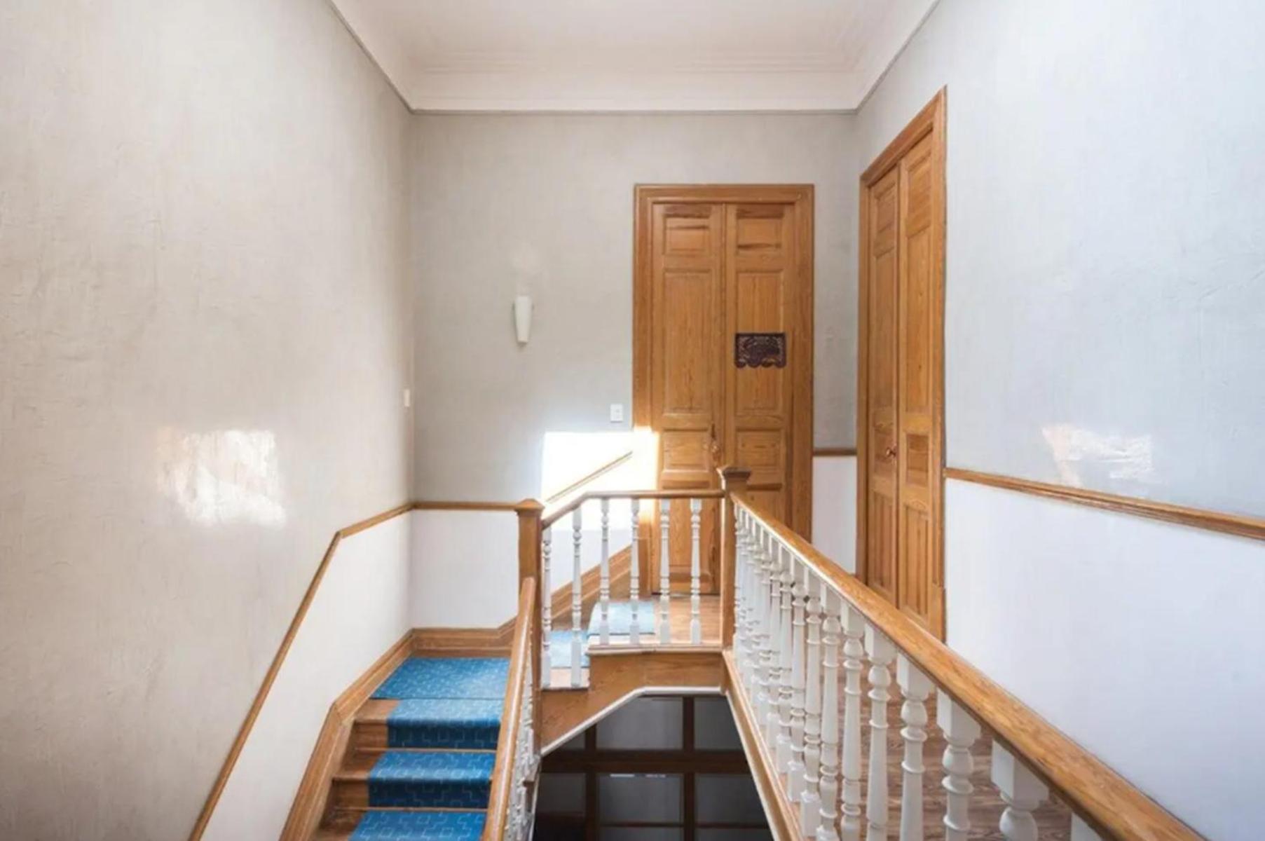 1BR condo with tube perfect location photo 3