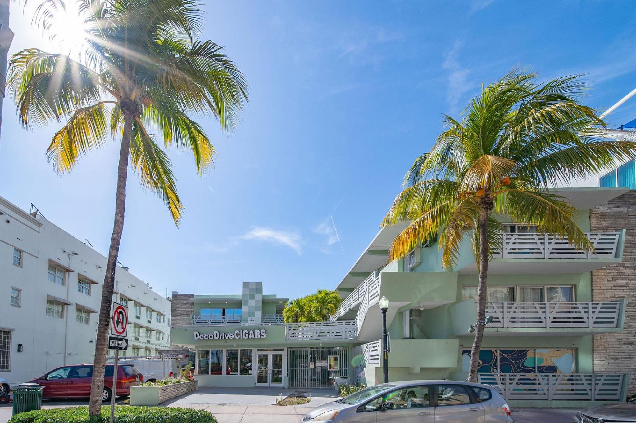 Private Ocean Dr Apt w/2 Queen Beds, Steps 2 Beach view 4