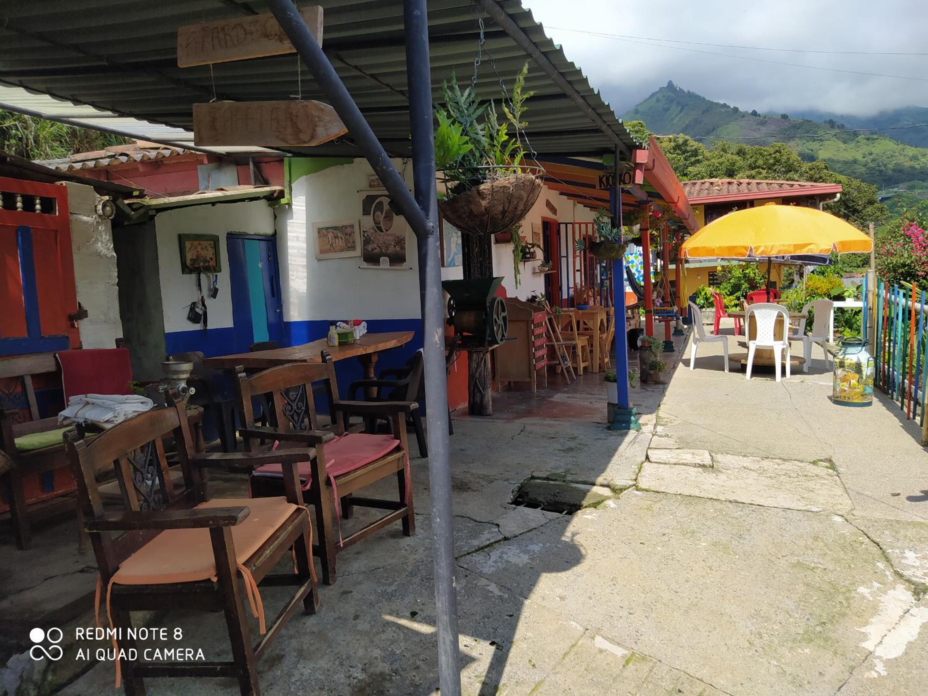 pequeña casa en finca cafetera
