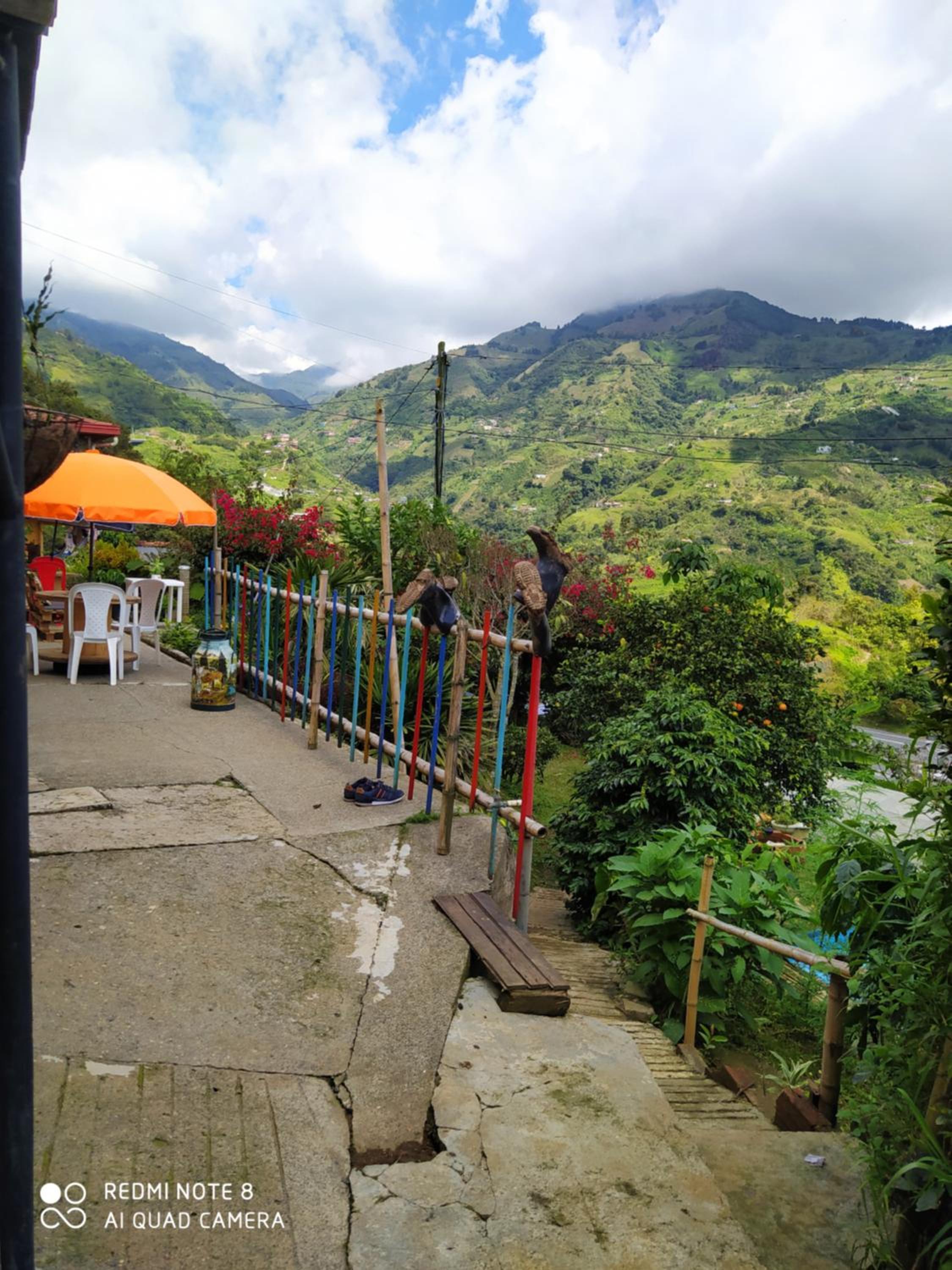 pequeña casa en finca cafetera