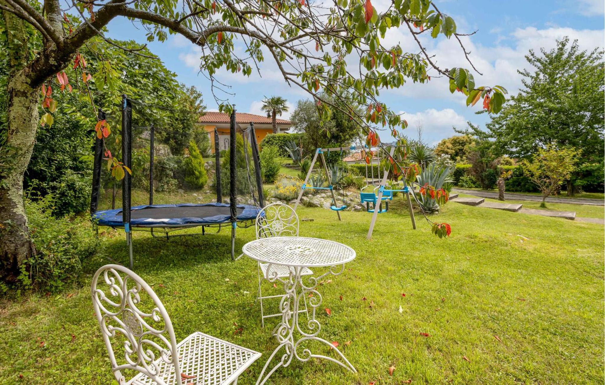 Awesome Home In Opric