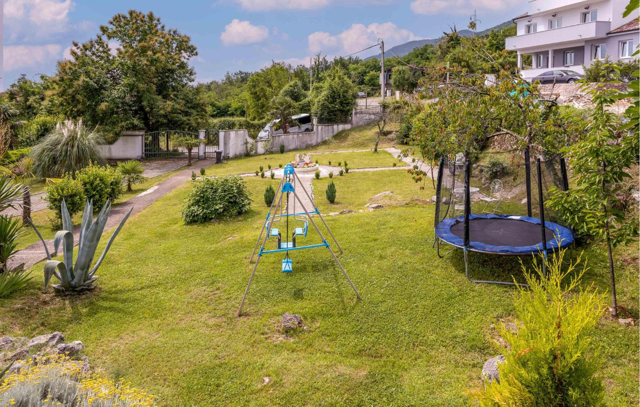 Awesome Home In Opric