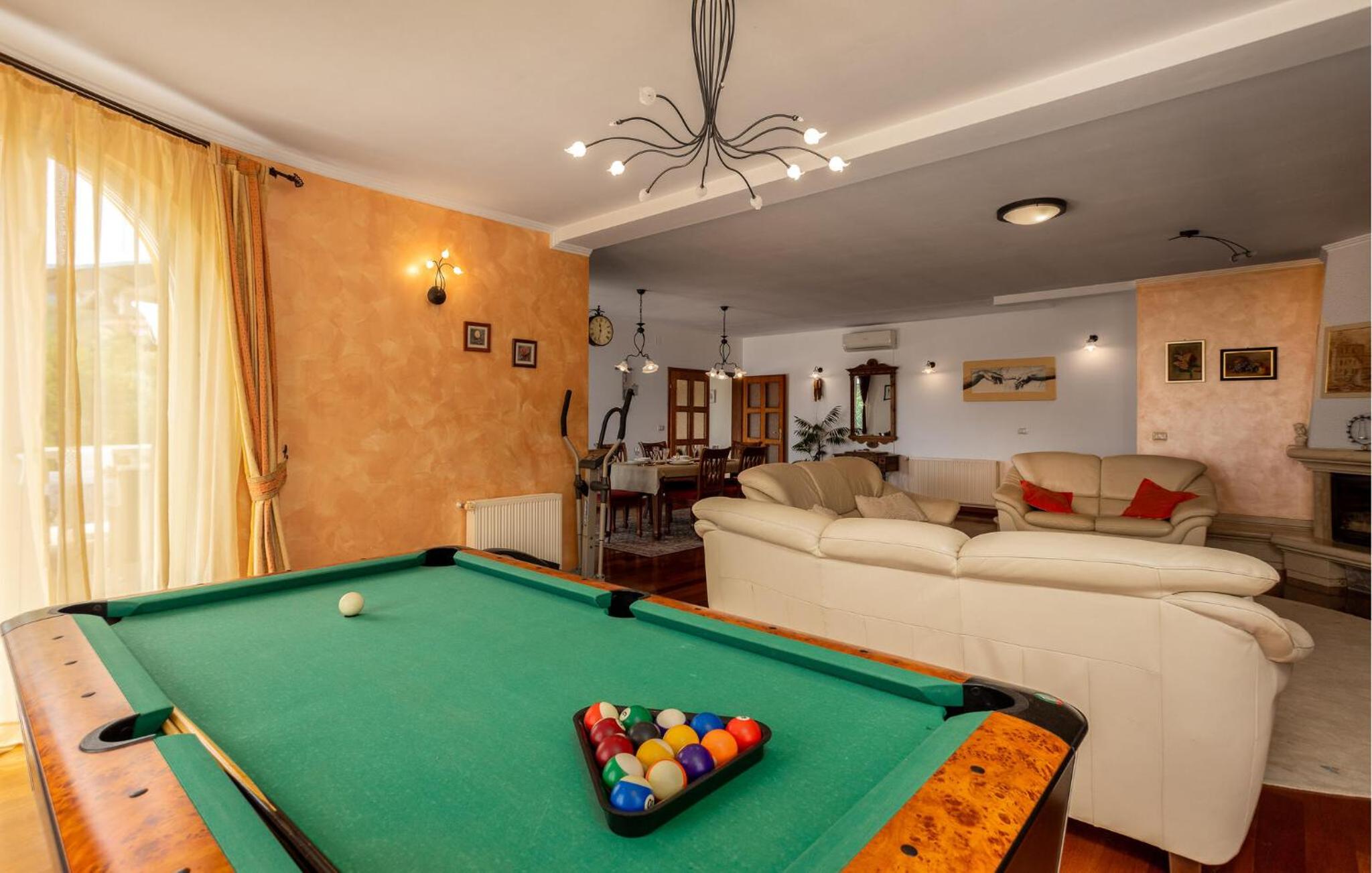 Awesome Home In Opric