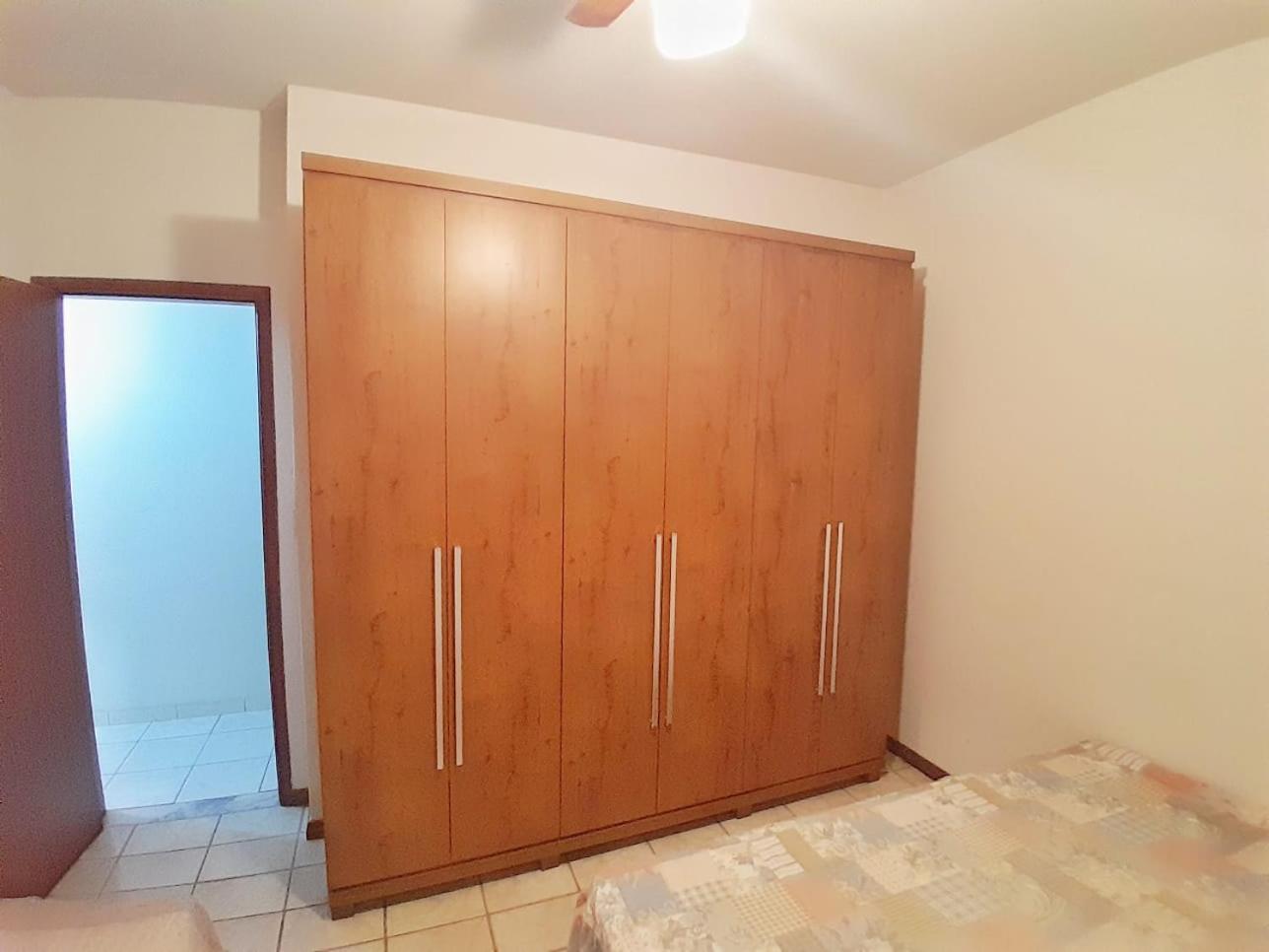 Apartamento na Praia do Morro para até 5 pessoas com garagem