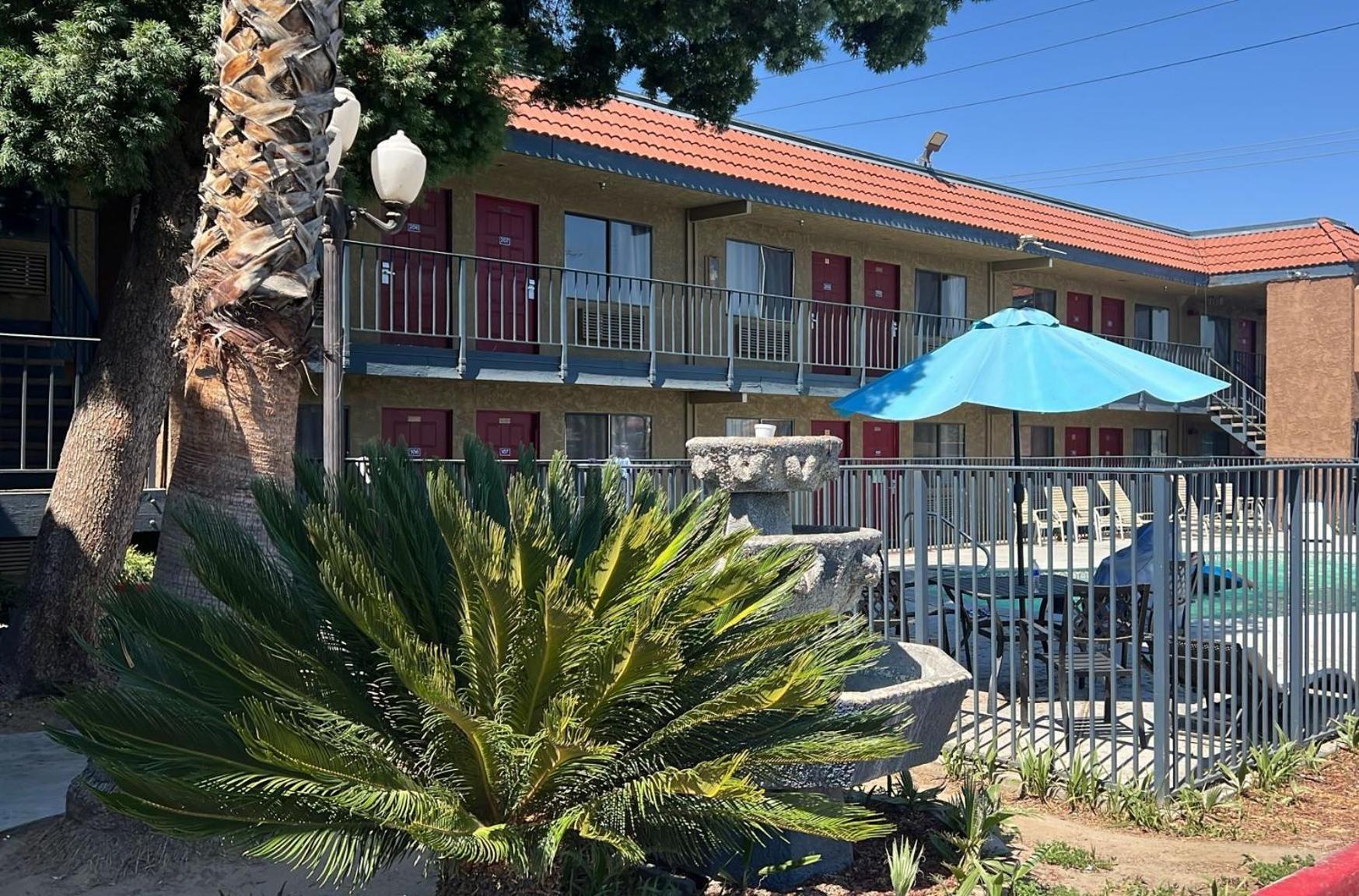 Hotel Fresno Inn - Image 1