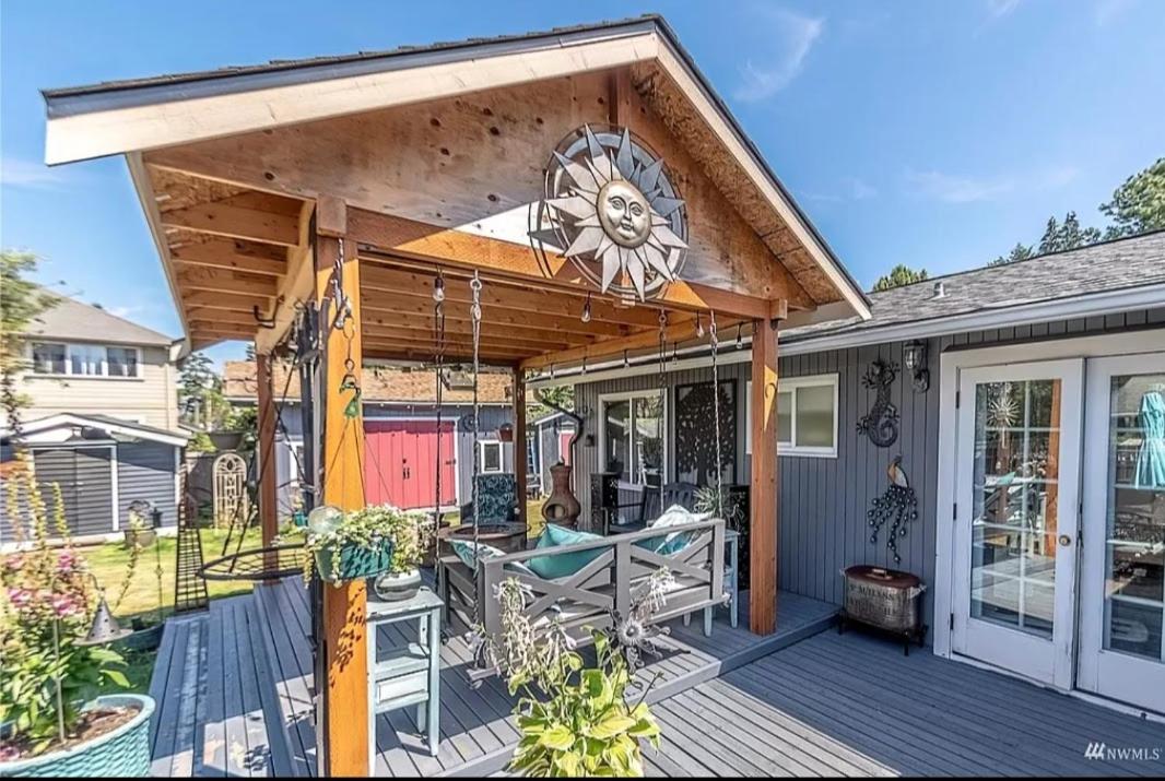 PNW Home With Private Outdoor Getaway Space.