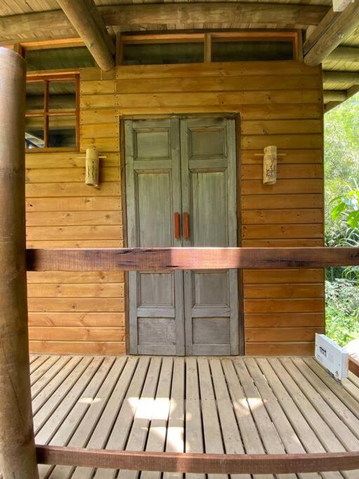 Relaxing EcoHome in bambú forest