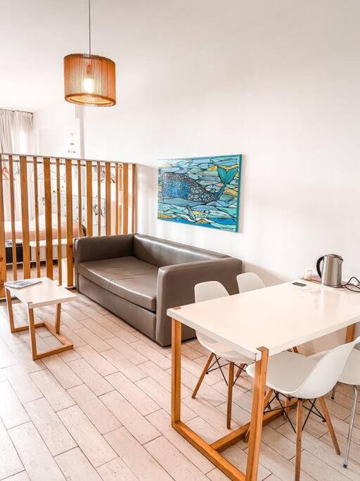 Bello departamento con patio en PB con amenities