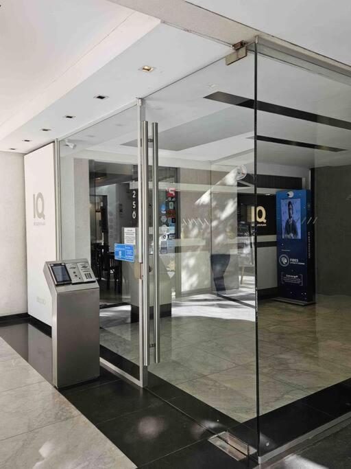 Bello departamento con patio en PB con amenities