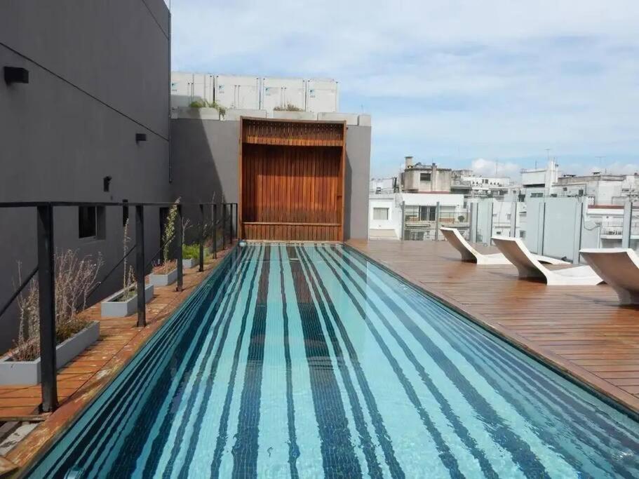 Bello departamento con patio en PB con amenities