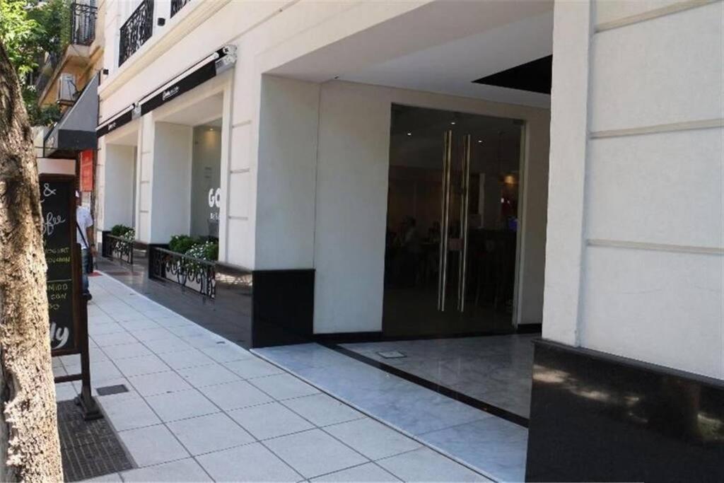 Bello departamento con patio en PB con amenities