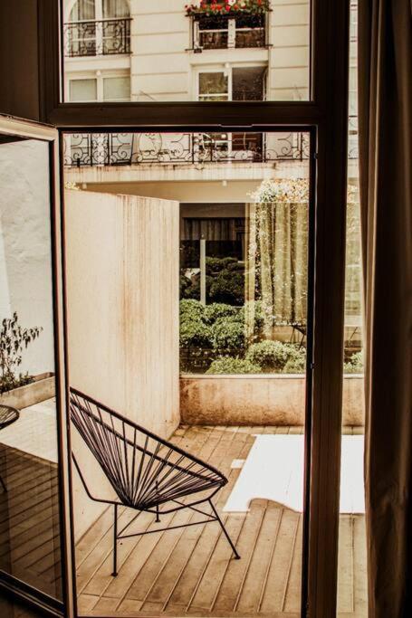 Bello departamento con patio en PB con amenities