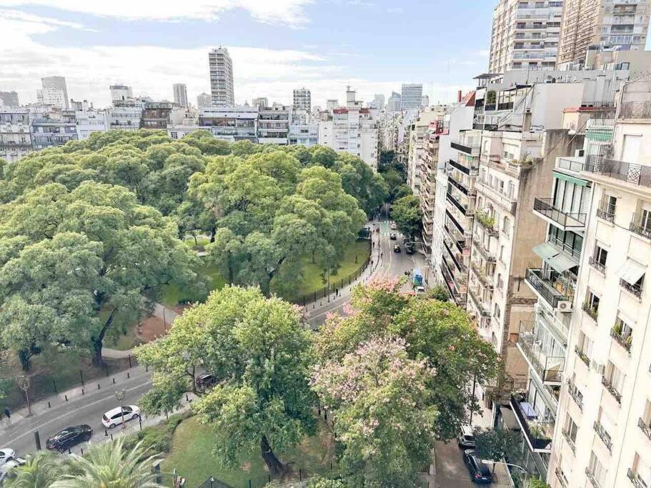 Bello departamento con patio en PB con amenities