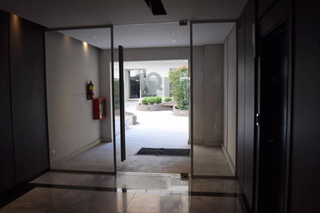 Bello departamento con patio en PB con amenities