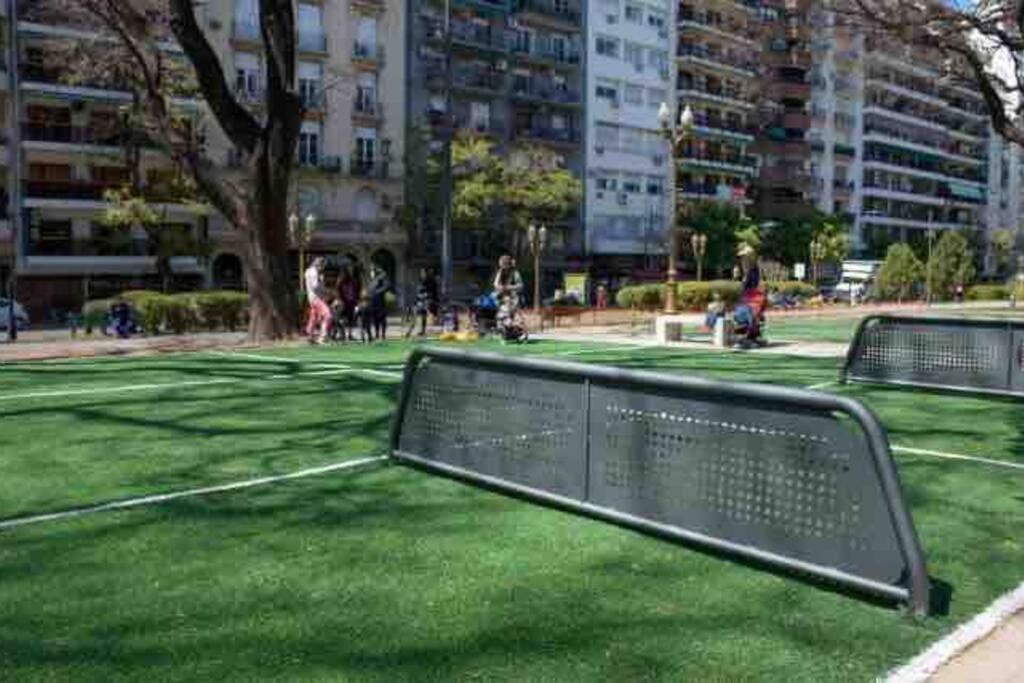 Bello departamento con patio en PB con amenities
