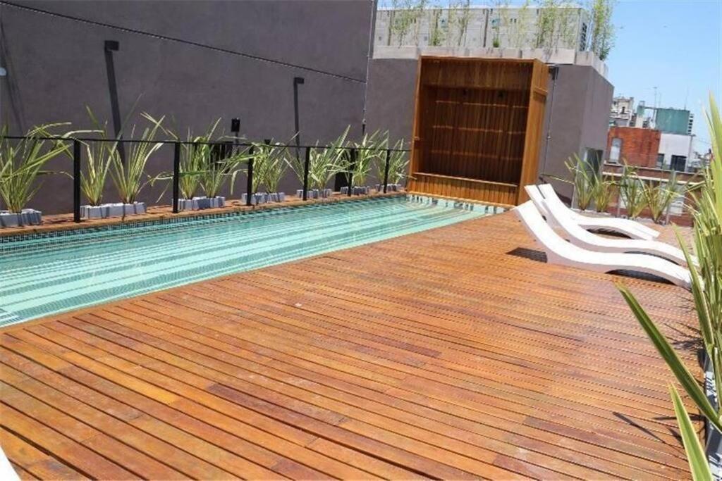 Bello departamento con patio en PB con amenities