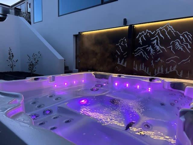 Karearea- AC- Free Parking- BBQ- Hot Tub view 3