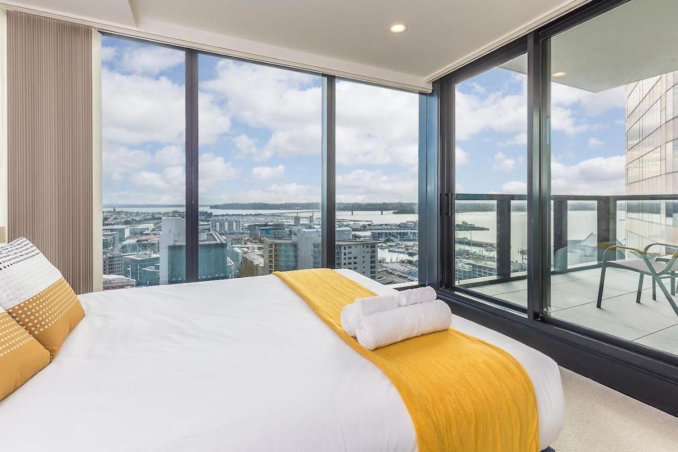Gorgeous Seaview 2 Bedroom Apartment in Auckland CBD