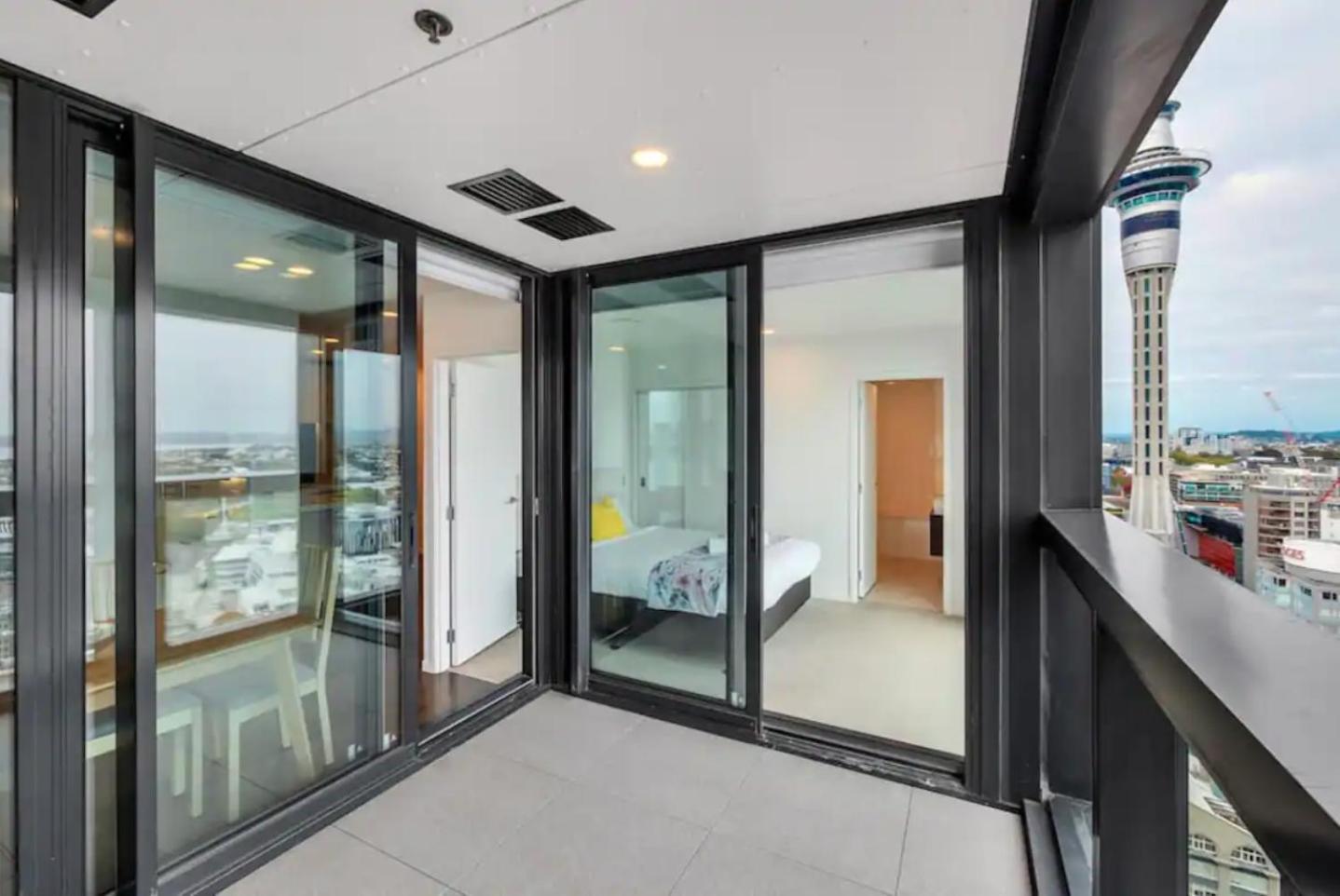 Gorgeous Seaview 2 Bedroom Apartment in Auckland CBD