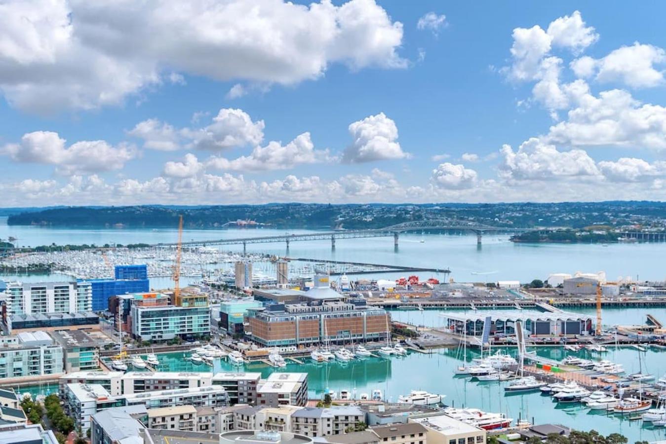 Gorgeous Seaview 2 Bedroom Apartment in Auckland CBD