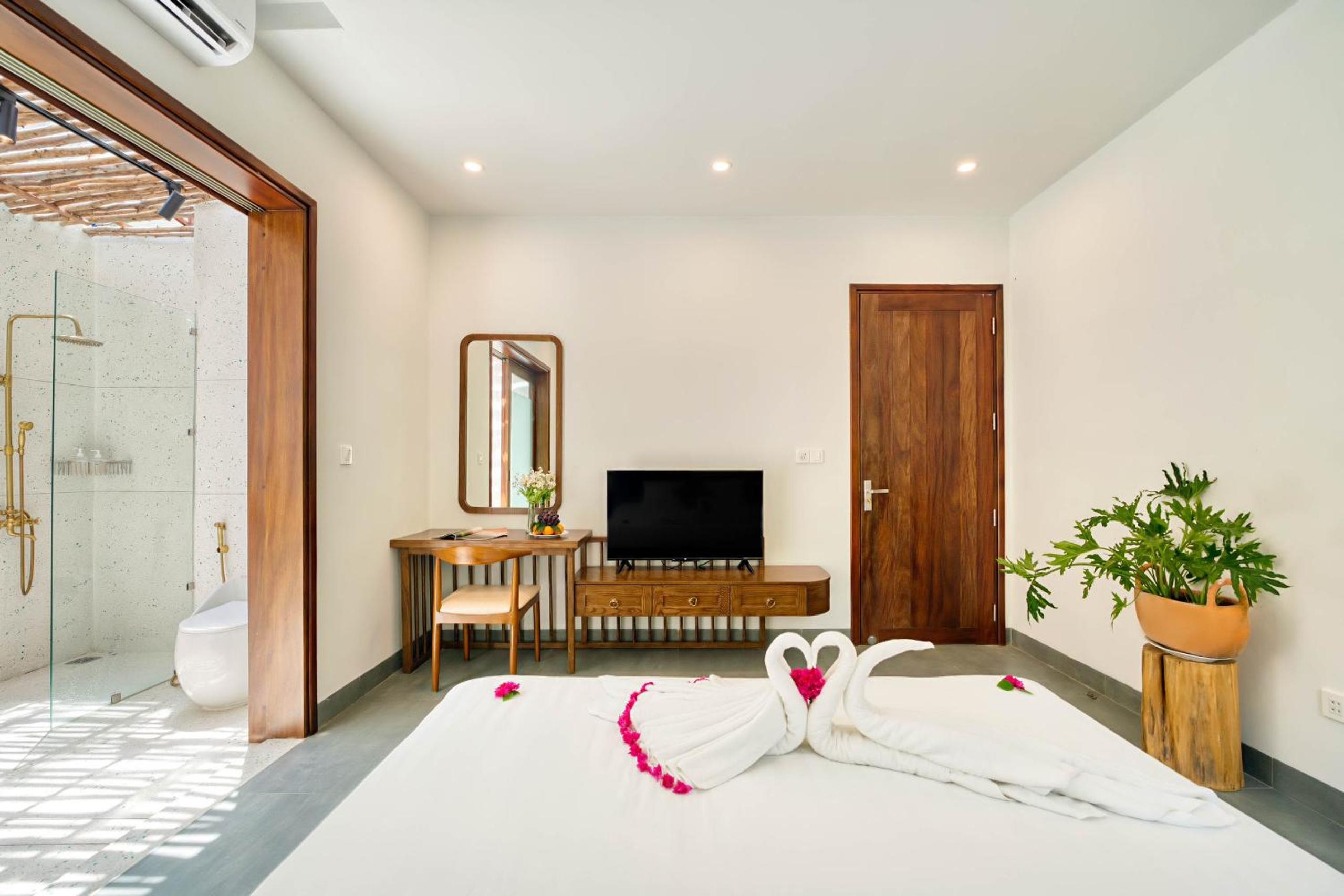 Serene villa, 4brs riverside, private pool view 3