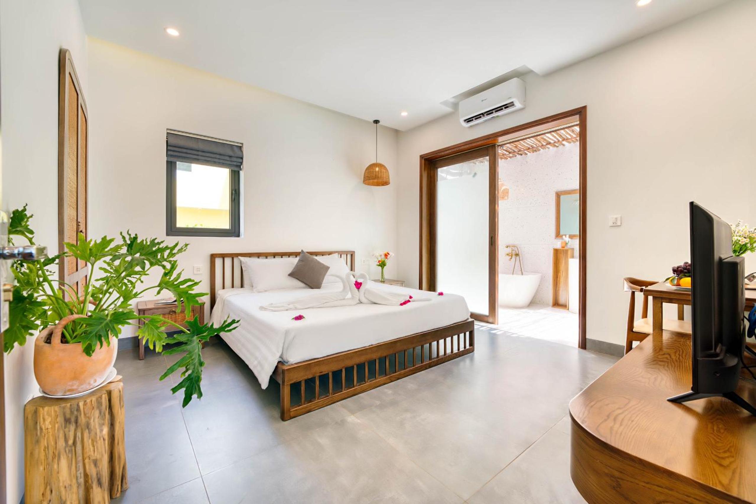 Serene villa, 4brs riverside, private pool view 5