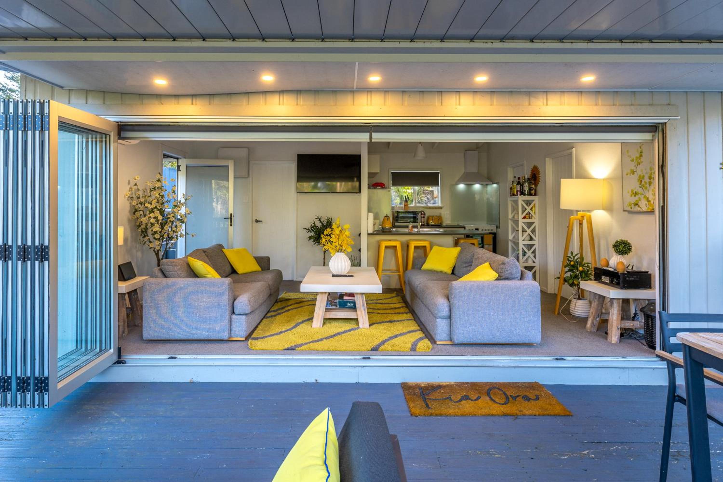 Island Sanctuary - Waiheke Holiday Home