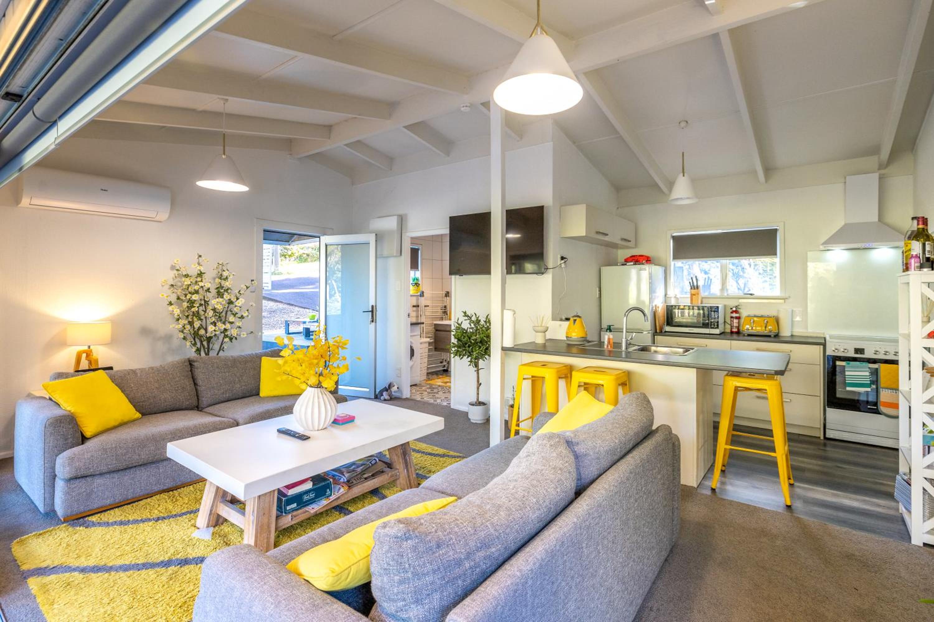 Island Sanctuary - Waiheke Holiday Home