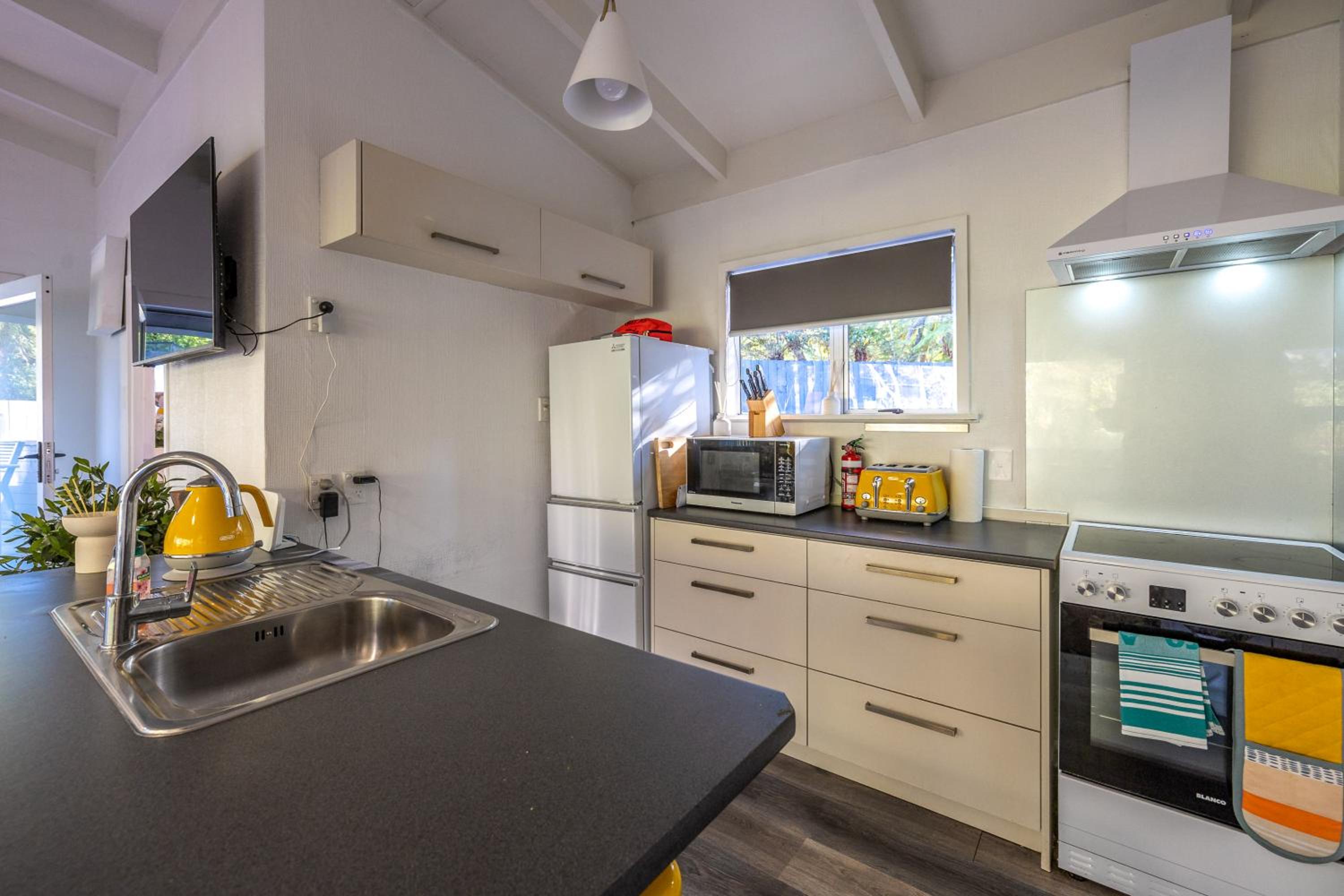 Island Sanctuary - Waiheke Holiday Home