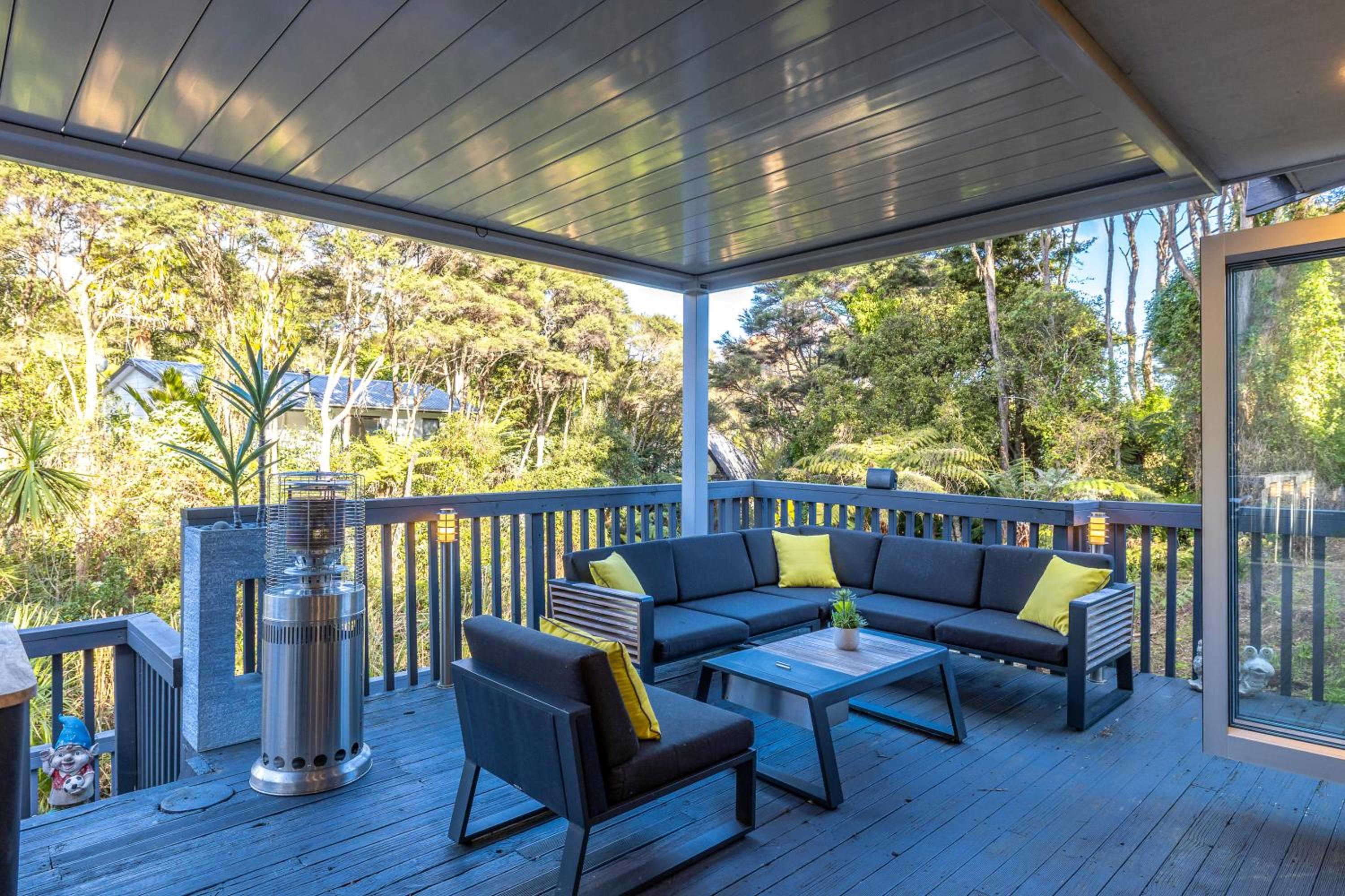 Island Sanctuary - Waiheke Holiday Home