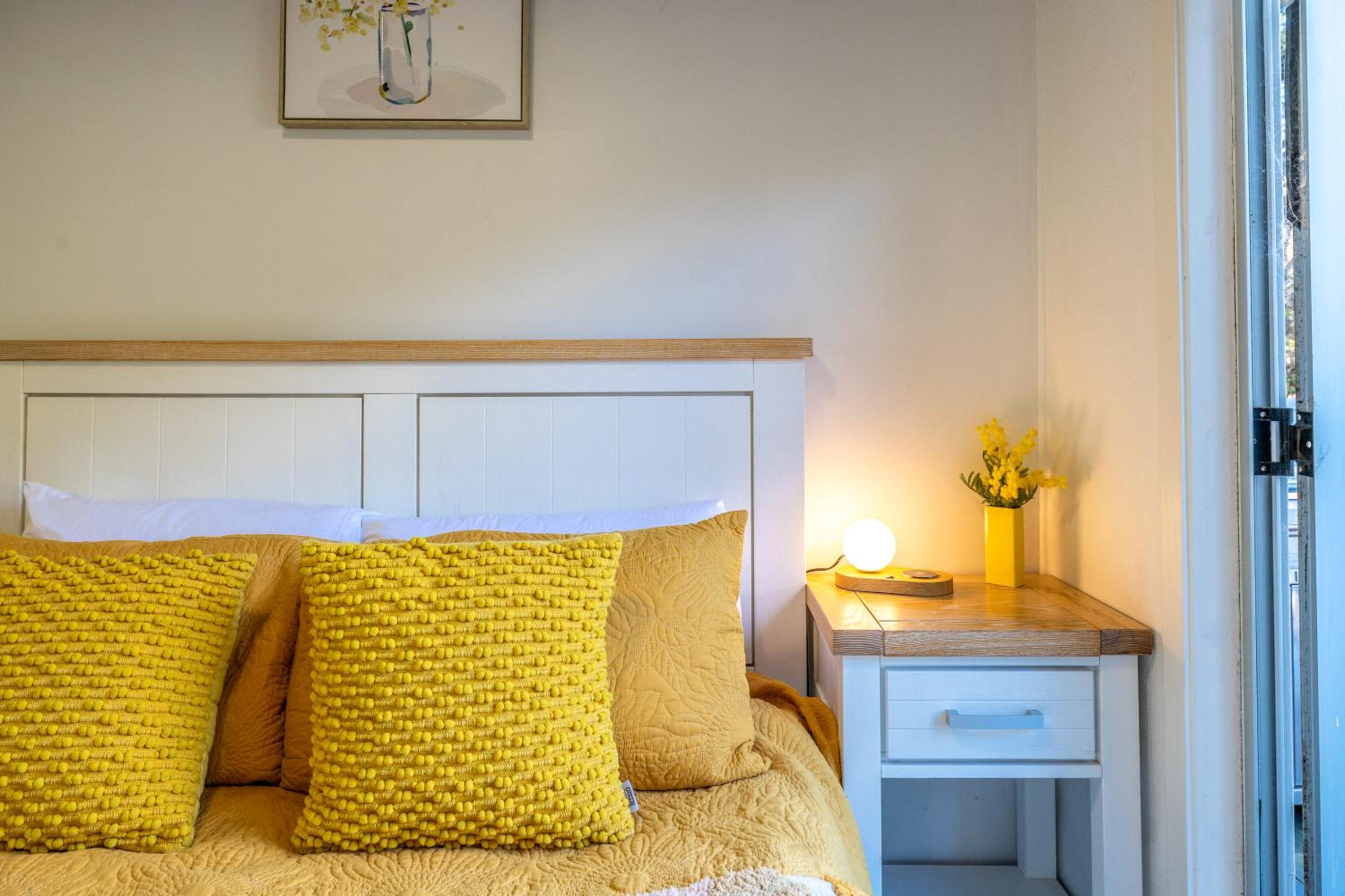 Island Sanctuary - Waiheke Holiday Home