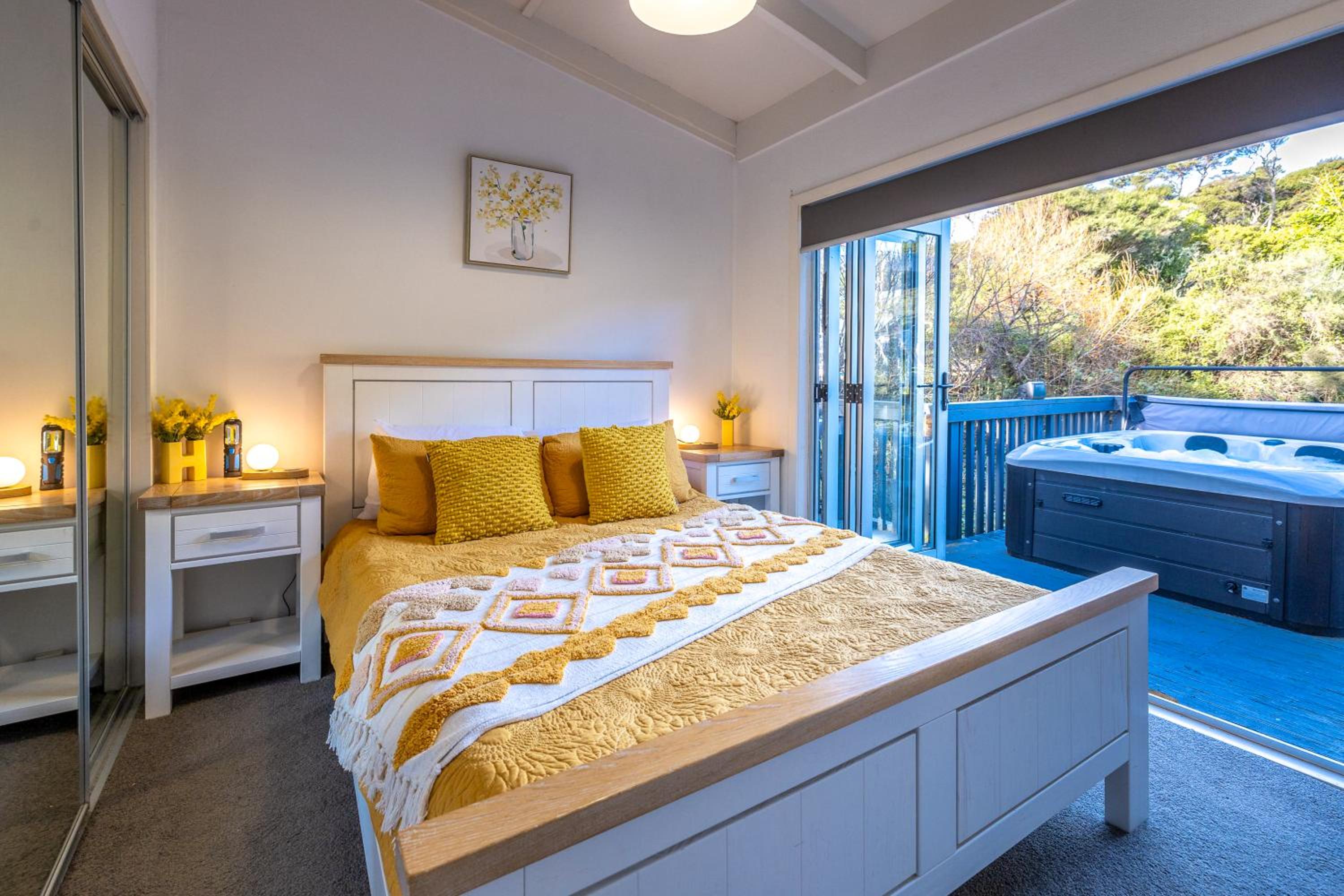 Island Sanctuary - Waiheke Holiday Home