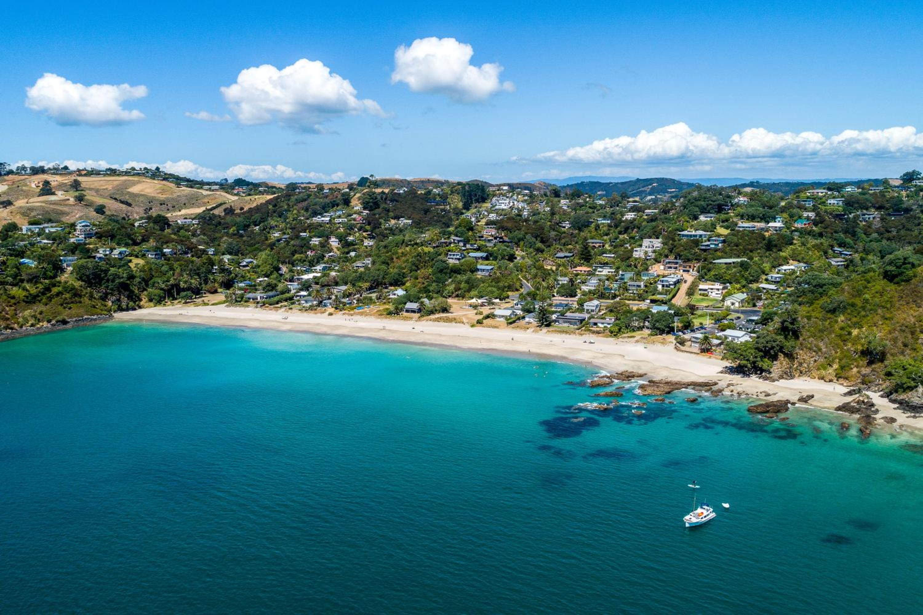 Island Sanctuary - Waiheke Holiday Home