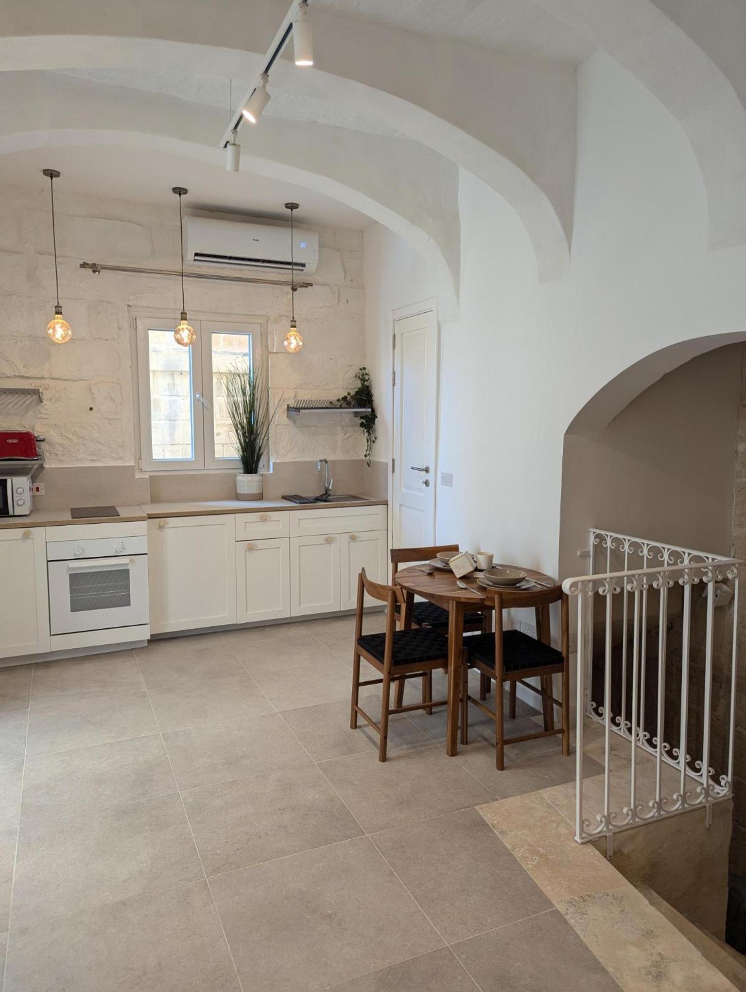 35, Valletta Boutique Escape view 2