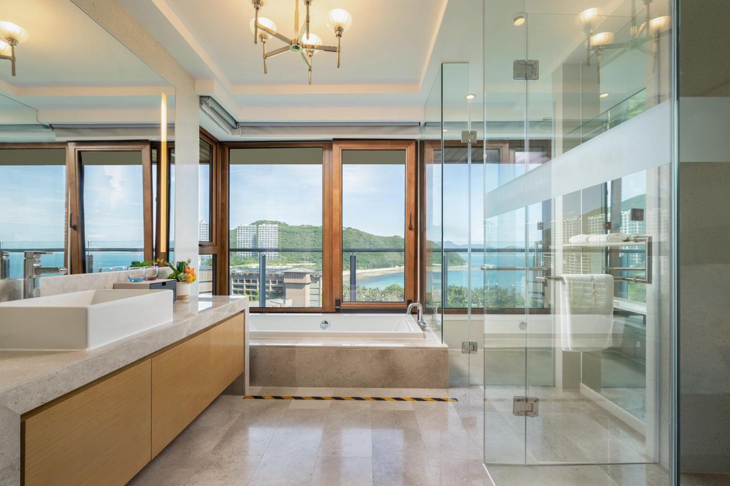 Haiyun Island - Mid-Levels Peninsula Future Water World 2 bedrooms, 2 bathrooms and 1 living room luxury apartment suite
