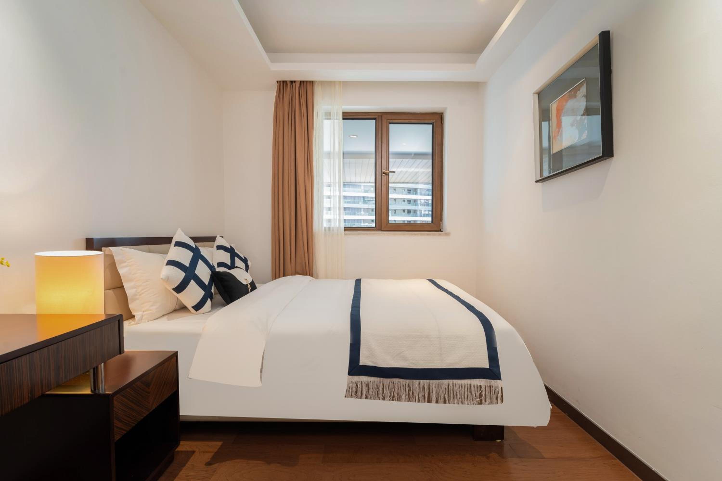 Haiyun Island - Mid-Levels Peninsula Future Water World 2 bedrooms, 2 bathrooms and 1 living room luxury apartment suite