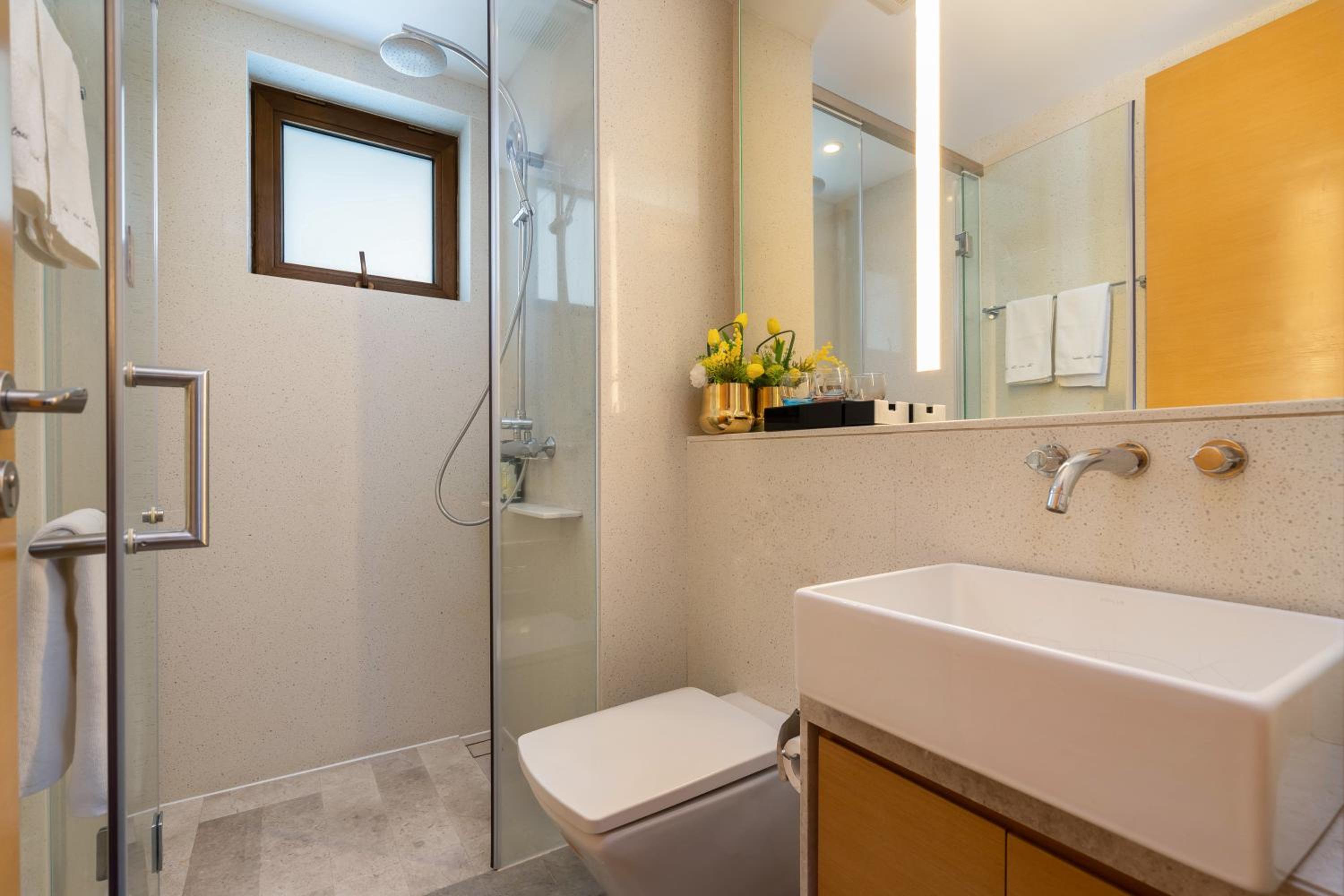 Haiyun Island - Mid-Levels Peninsula Future Water World 2 bedrooms, 2 bathrooms and 1 living room luxury apartment suite
