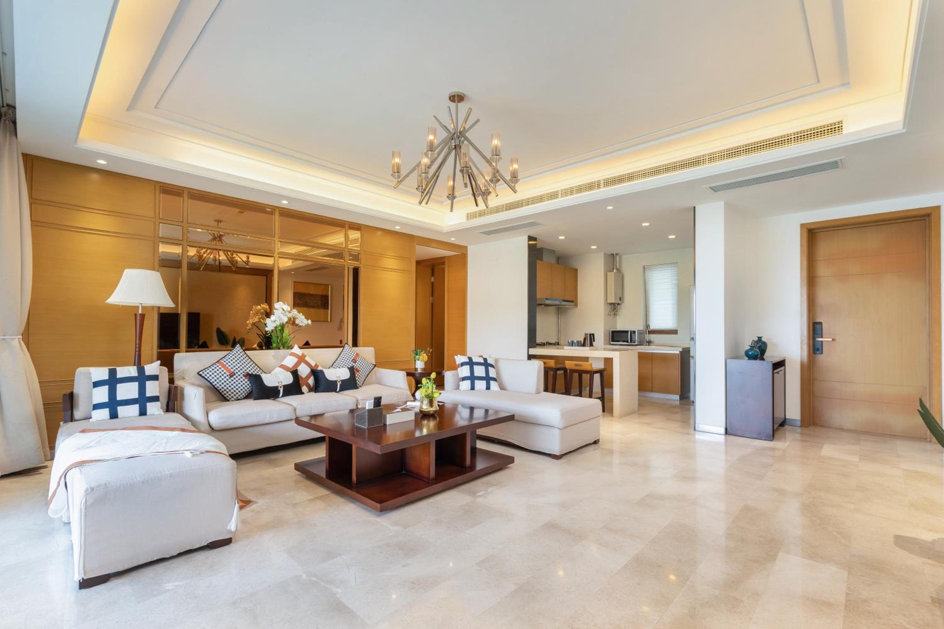 Haiyun Island - Mid-Levels Peninsula Future Water World 2 bedrooms, 2 bathrooms and 1 living room luxury apartment suite