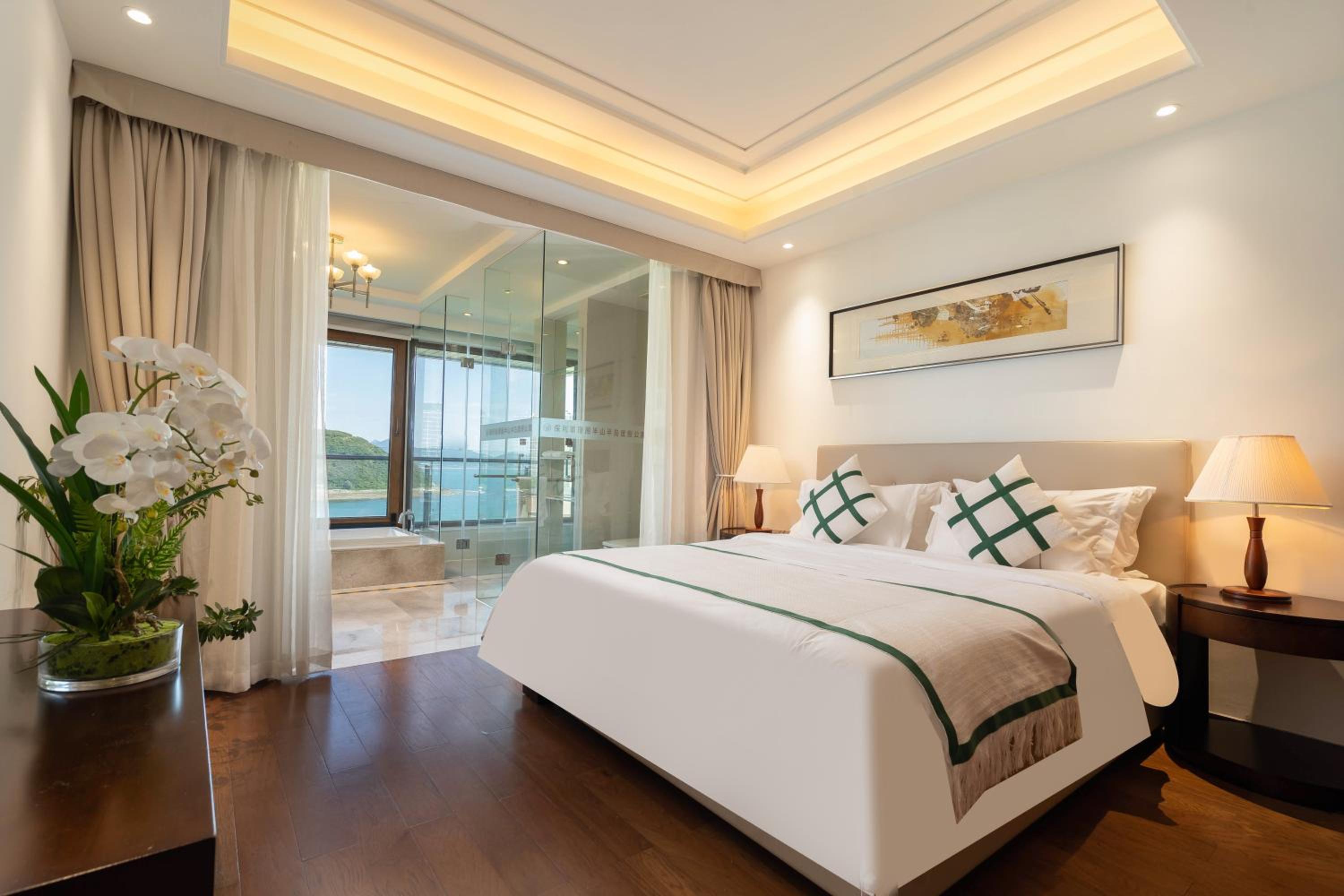 Haiyun Island - Mid-Levels Peninsula Future Water World 2 bedrooms, 2 bathrooms and 1 living room luxury apartment suite