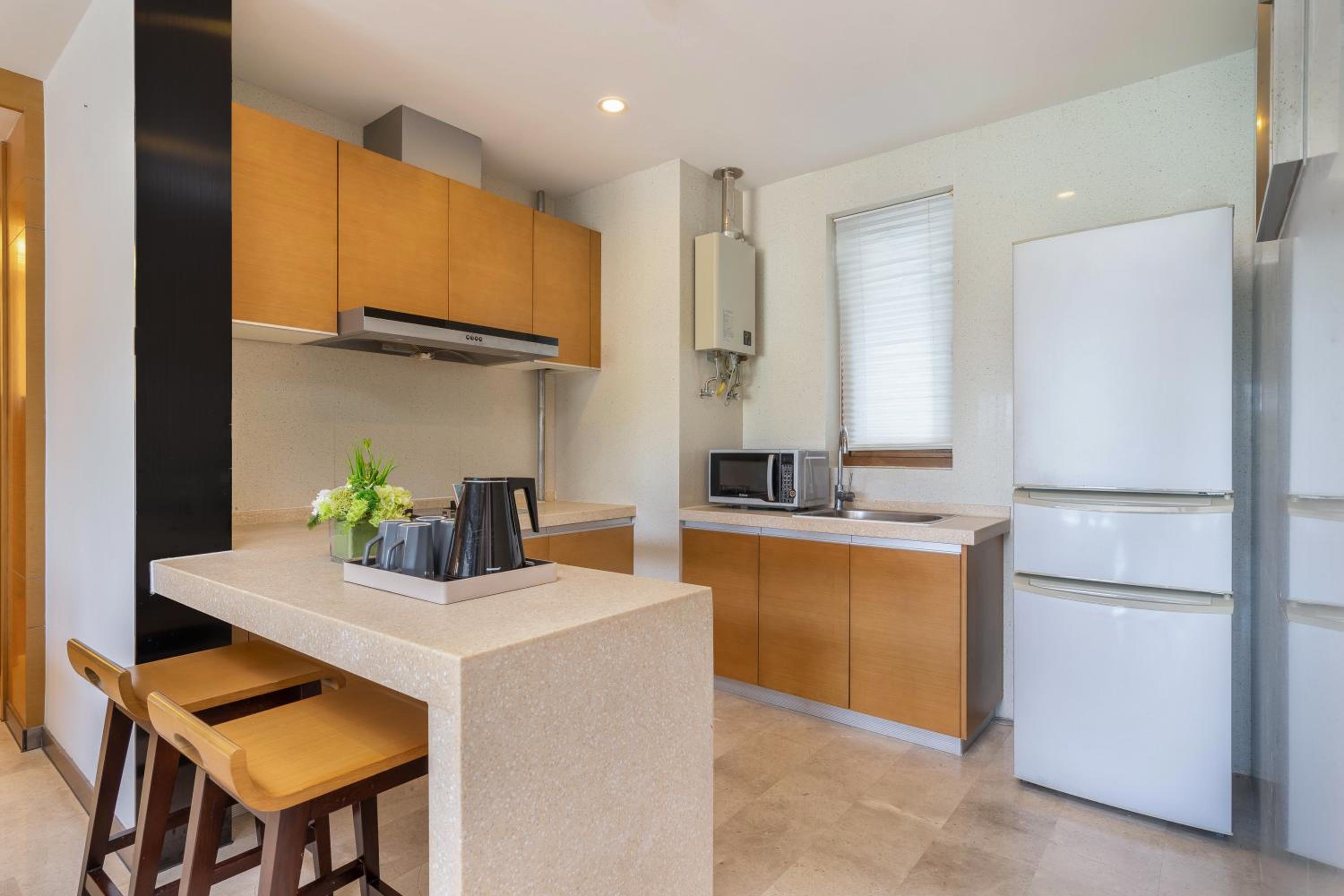 Haiyun Island - Mid-Levels Peninsula Future Water World 2 bedrooms, 2 bathrooms and 1 living room luxury apartment suite