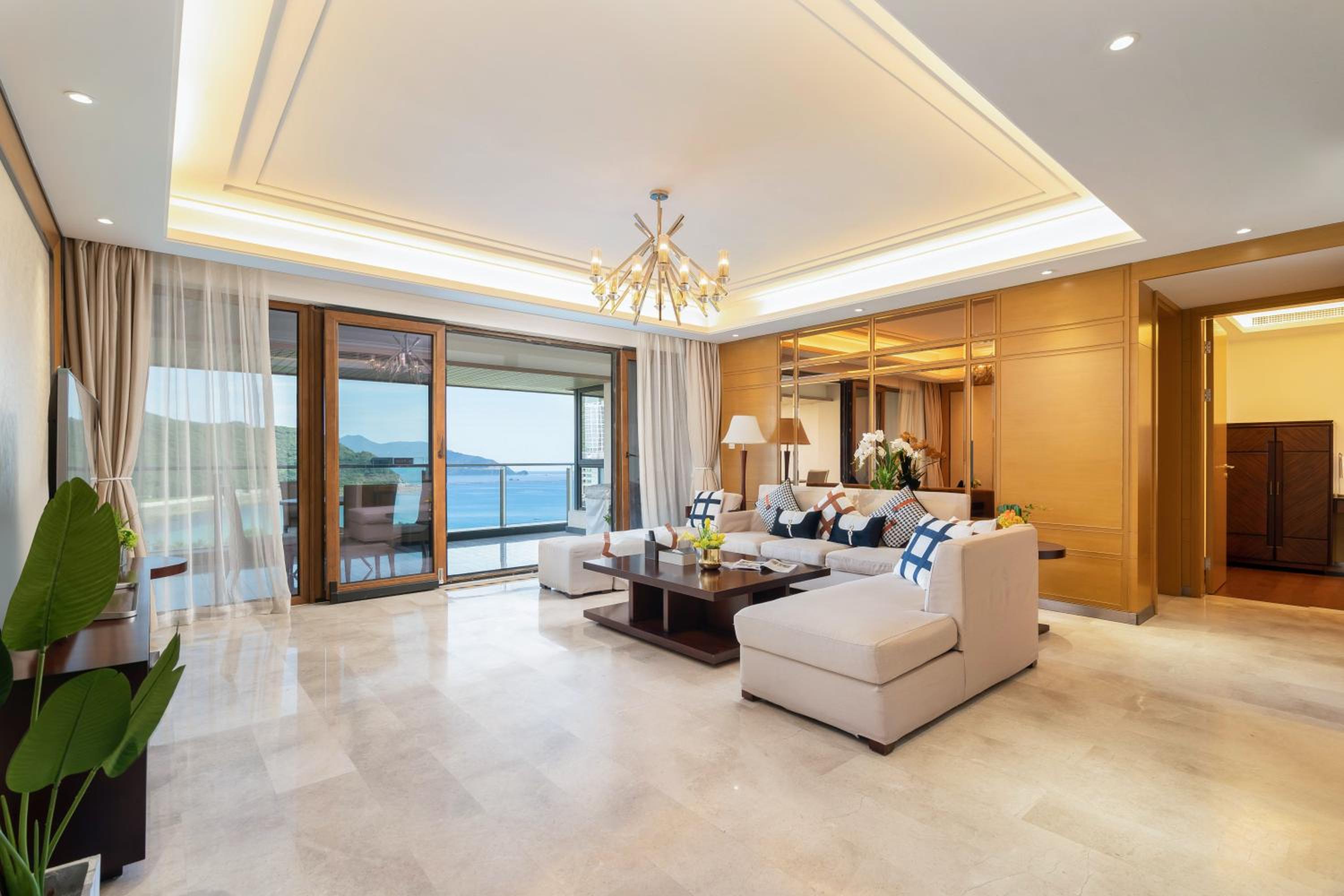 Haiyun Island - Mid-Levels Peninsula Future Water World 2 bedrooms, 2 bathrooms and 1 living room luxury apartment suite
