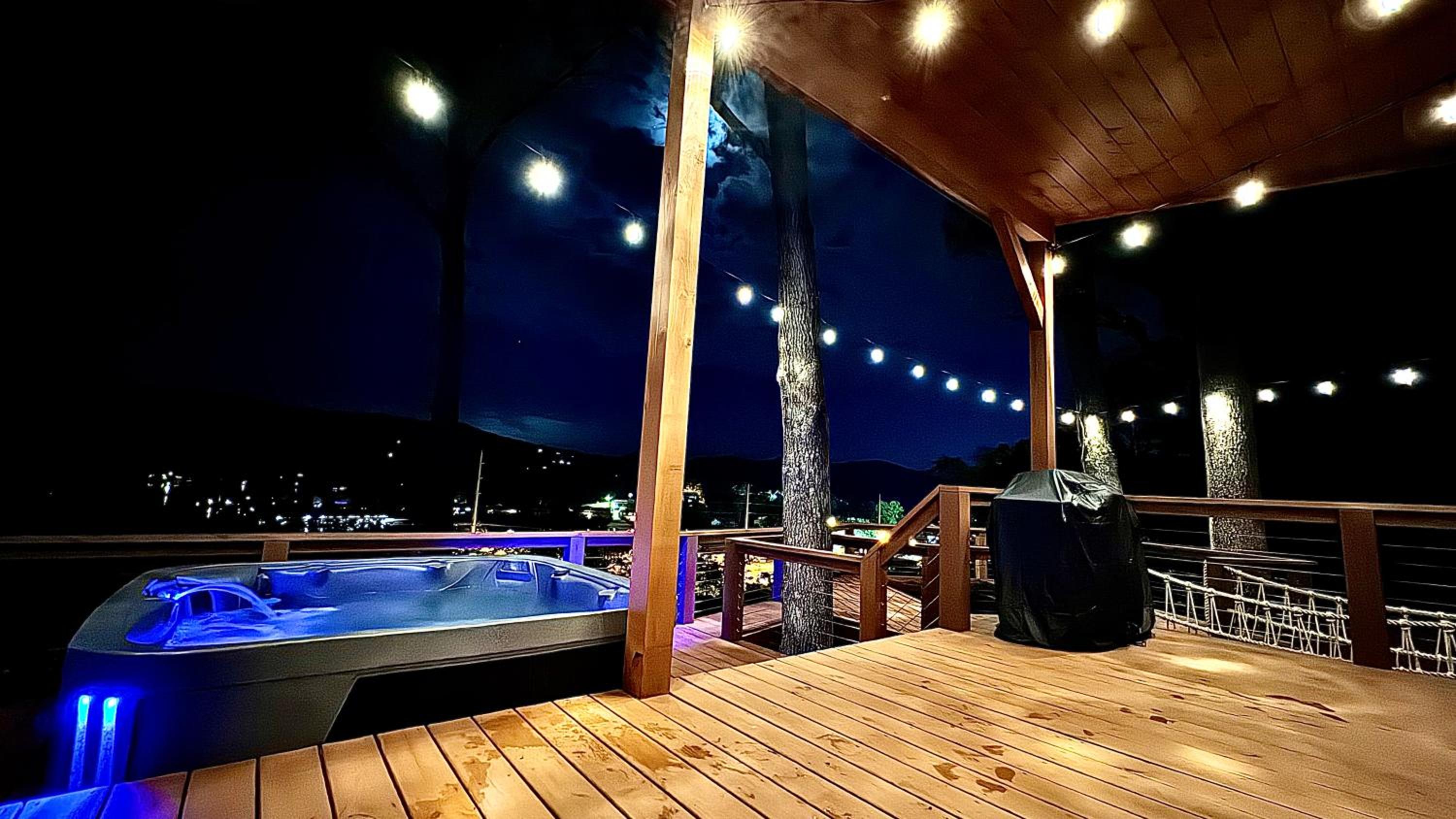 Hotel Hiawassee Glamping Container Treehouse